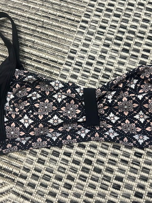 Swimwear bikini top like new, size M 46/48, black and white