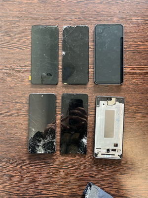 Smartphone screens used non-functional with 1 chassis for spare parts
