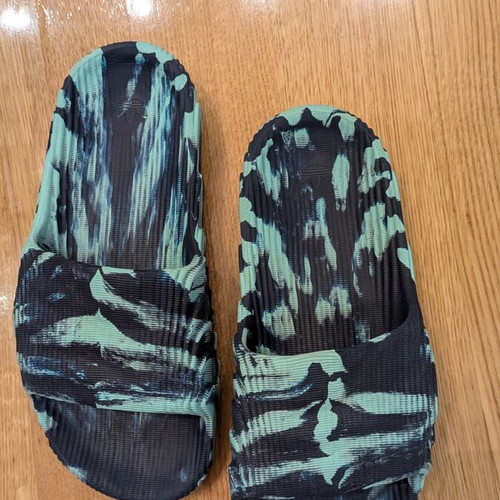 Adidas Adilette 22 slides like new, black and mint