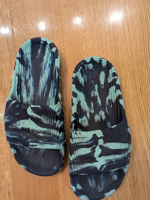 Adidas Adilette 22 slides like new, black and mint