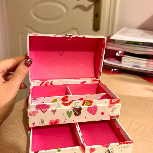 Jewelry box used in good condition