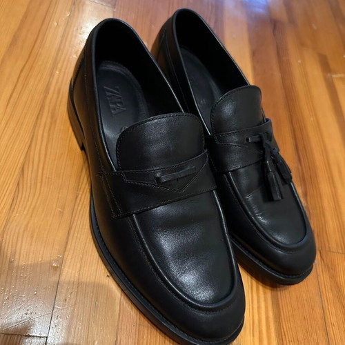 Zara men's leather loafers size 42 like new, black
