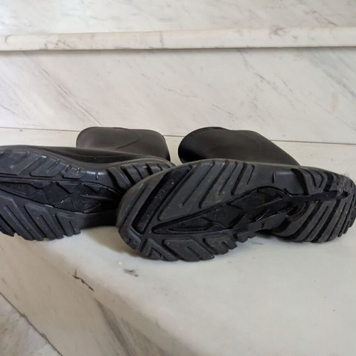 Galotses size 31-32 black like new