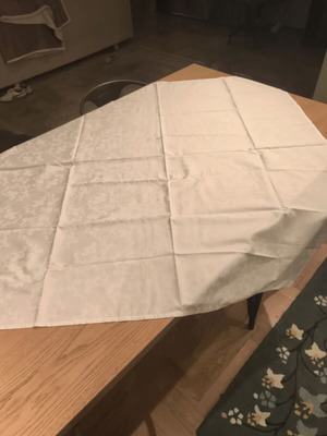 Pierre Cardin tablecloth 140x140 like new