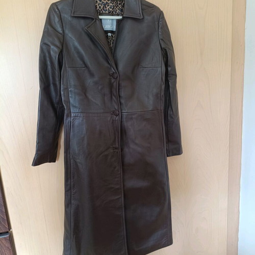 Leather coat new, small size, brown color