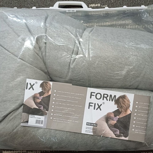 Form Fix XL maternity pillow with cover