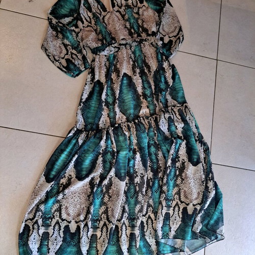 Long dress snake size s like new, beige and green