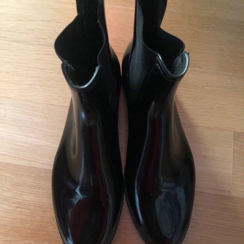 Short black galotses new, size 39