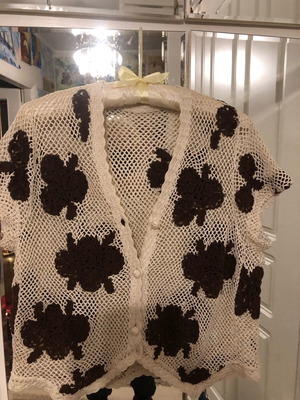 Knitted cardigan like new with knitted buttons and floral patterns