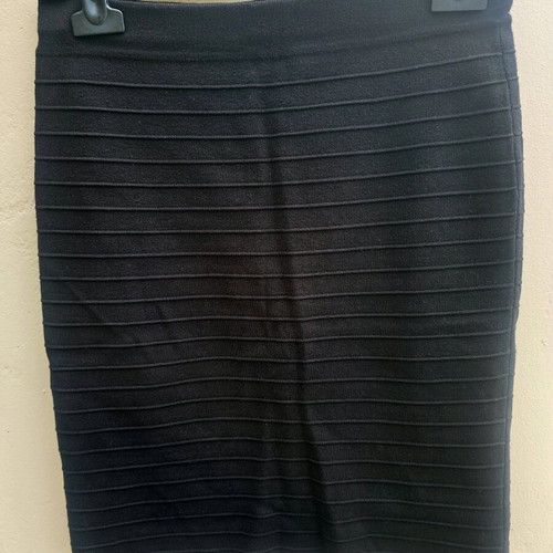 Skirt fitted black size S like new