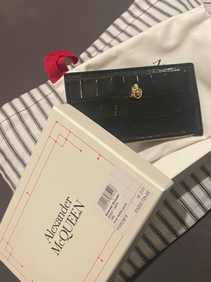 Alexander McQueen black skull zipped cardholder new