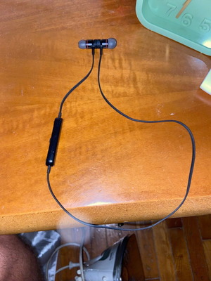 Awei earbuds like new, designed for sports and running