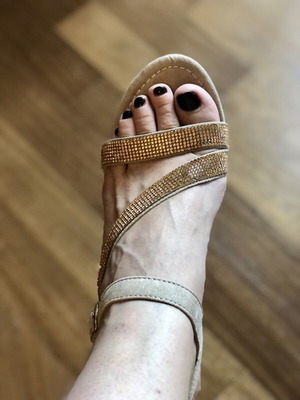 Exe platform sandals nude pink suede with rhinestones size 39 like new