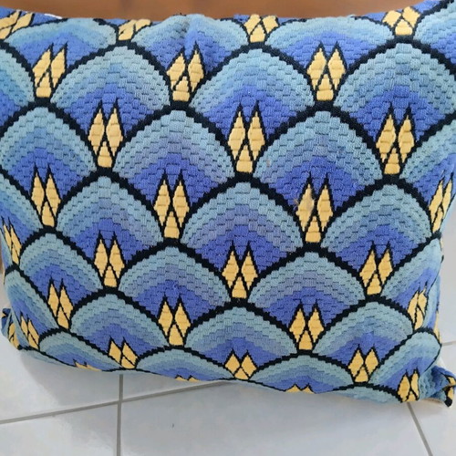 Hand-embroidered pillowcase like new 55x50 cm