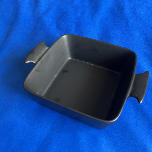 Ceramic baking set with square baking dish and round pot with lid