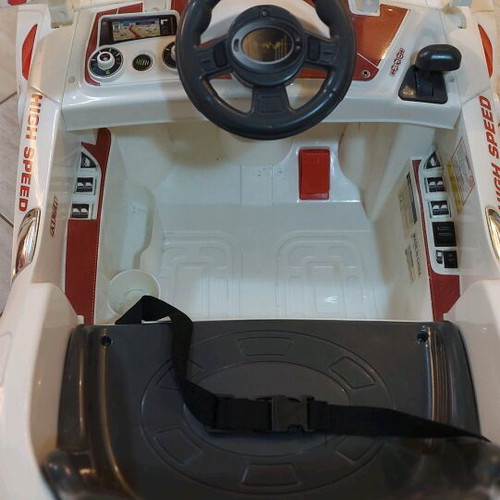 Electric children's car like new with wide seat