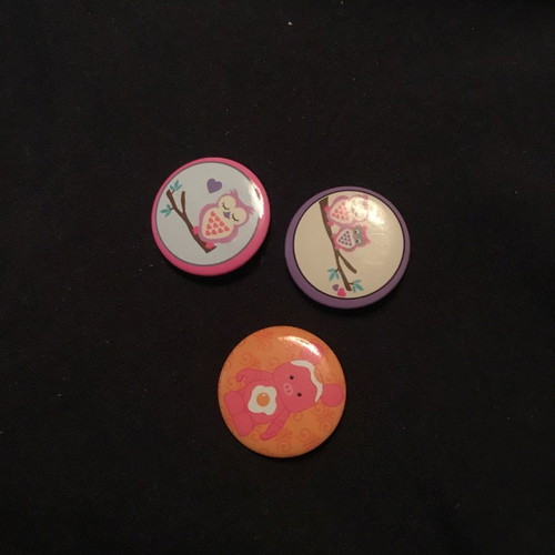 Children's pins in excellent condition for bag or jacket