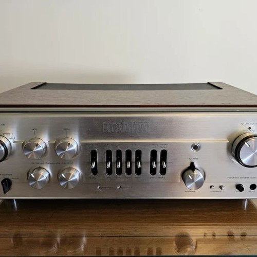 Luxman L100 amplifier like new
