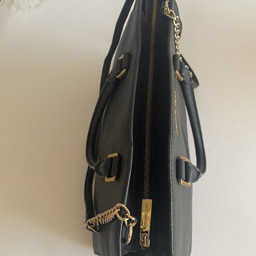 Michael Kors handbag like new, black saffiano with gold details