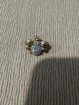 Bee-shaped pin vintage like new