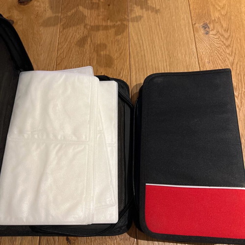 CD cases like new with zipper, blue and red