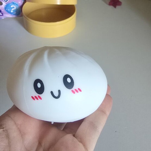 Squeeza Dumpling white squishy toy