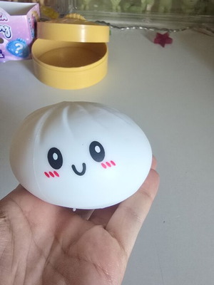 Squeeza Dumpling white squishy toy