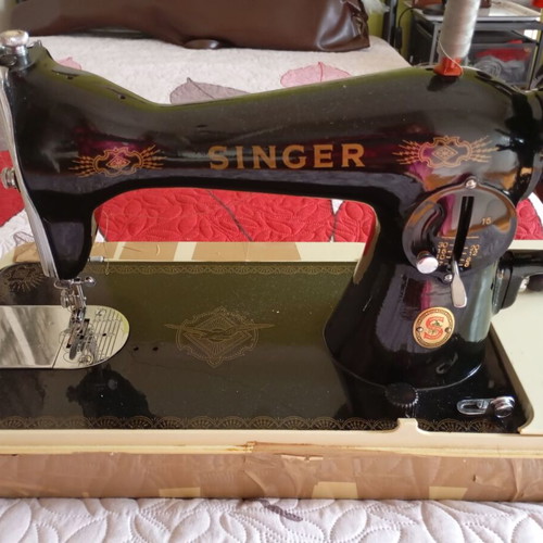 Singer sewing machine like new