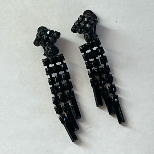 Vintage earrings black shiny with clip like new