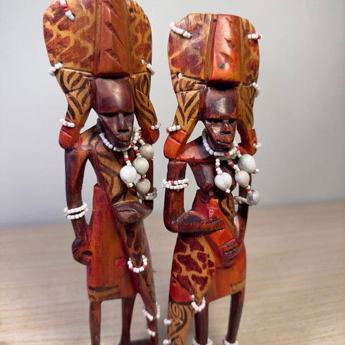 Set of handmade African figures used, 22 cm