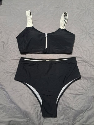 Women's black athletic bikini like new with zip top and high-waist slip No S