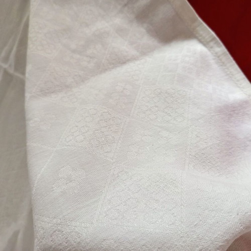 Handmade White Tablecloth with Damask Jacquard Patterns 135x162 cm like new
