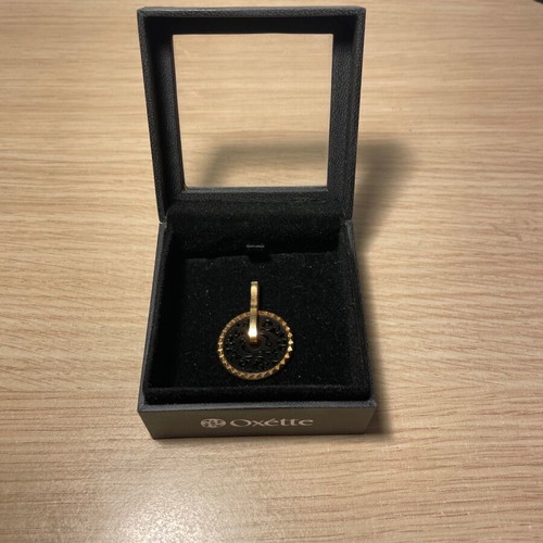 Oxette charm like new, black and gold