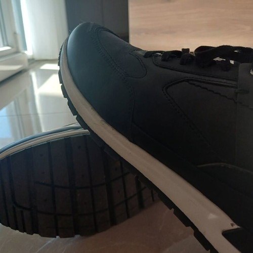 Leather Casual Shoes like new, size 43, black and white