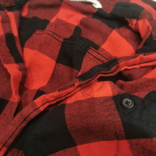H&M boys' shirt size 170, like new, black and red