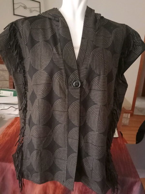 Sleeveless jacket new with fringes and hood in olive color