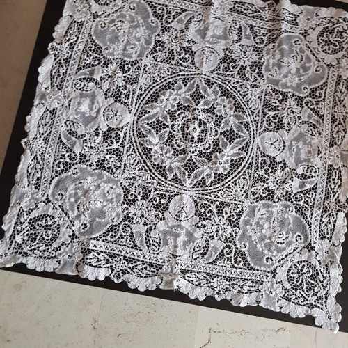 Crochet tablecloth 75×75 cm