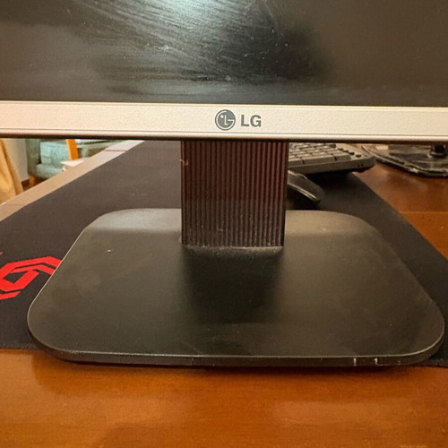 LG Flatron L192WS monitor used