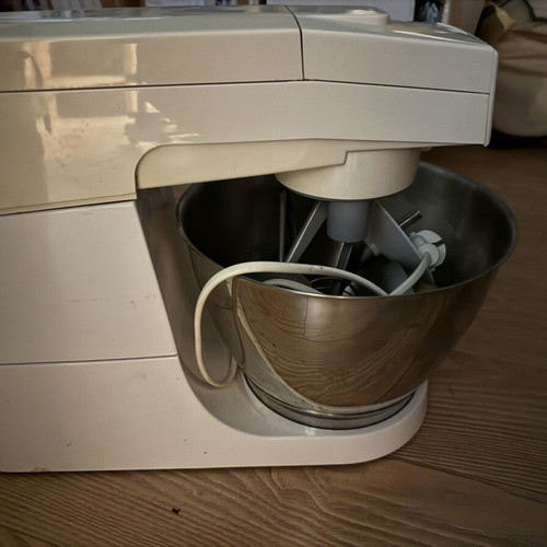 Kenwood Chef kitchen machine KM/A900 series with metal body and stainless steel bowl
