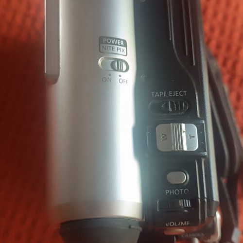 Samsung VP-D351 PAL digital camcorder like new with MiniDV cassette