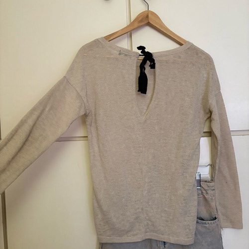 Bershka knitted top with open back and bow, size S like new