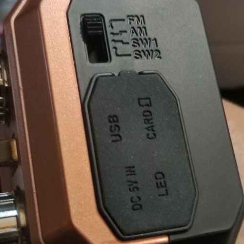 Multifunctional emergency radio new with solar charging and LED lamp