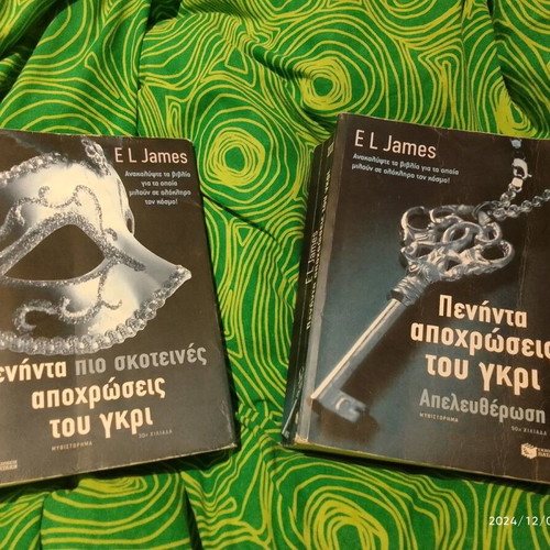 Set of 2 books like new