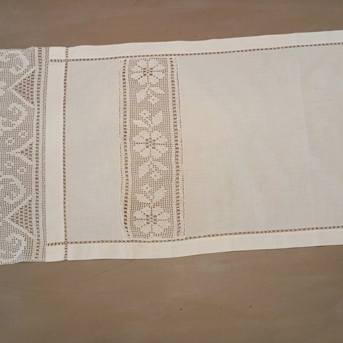 Set of handmade crochet doily and square new with daisy design