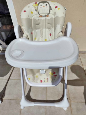 Baby highchair like new, set of 2 with adjustable seat and tray