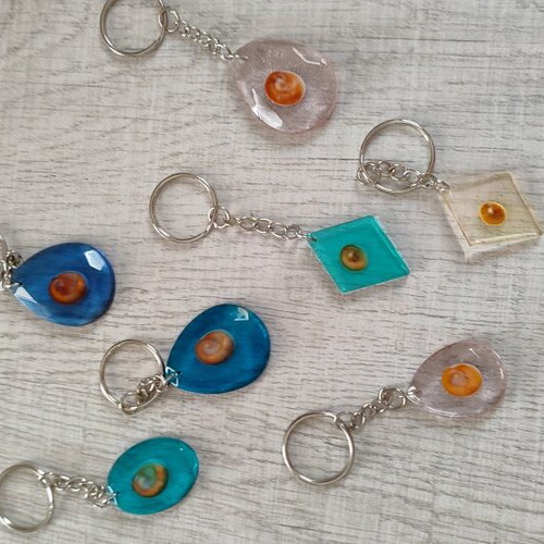 Handmade keychain with natural sea eye shell in resin, colorful, new