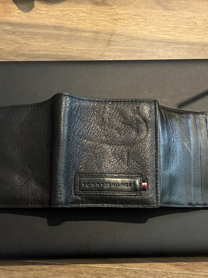 Tommy Hilfiger leather wallet, black