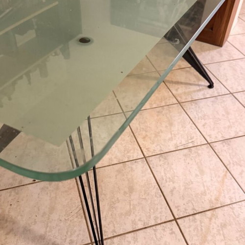 Glass dining table like new with tempered glass and metal base