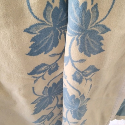 Vintage double-sided wool blanket like new, traditional