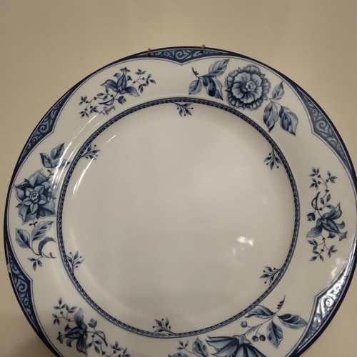 Porcelain wall decoration set of 4 plates like new